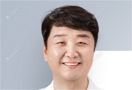 韩国美迪莹整形外科李炳浍院长