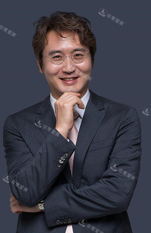 韓國(guó)4月31日整形外科樸晟皖院長(zhǎng)