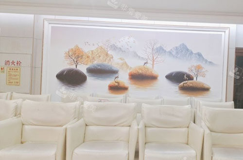深圳非凡醫(yī)療美容大廳休息區(qū)