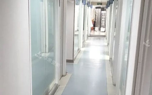 深圳非凡醫(yī)療美容走廊環(huán)境圖