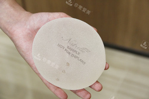 深圳富華整形隆胸假體實(shí)拍 深圳富華整形隆胸假體實(shí)拍