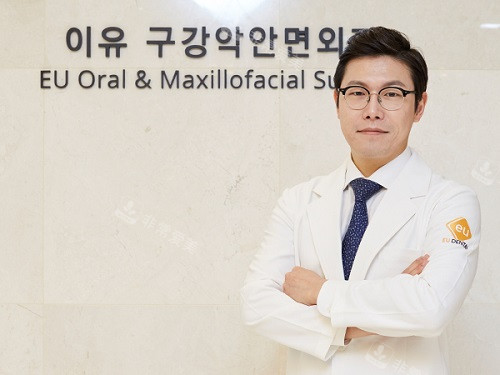 EU颌面整形外科的金钟润和申熙震都是韩国专门做轮廓的医生
