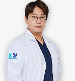 尹容逸院長