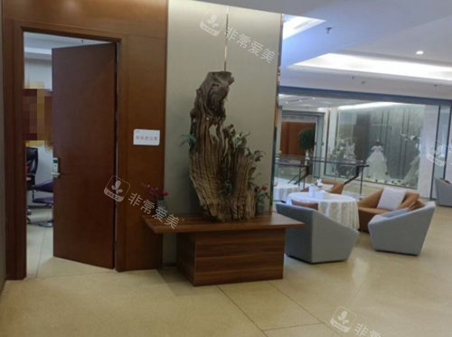 石家莊藍山整形院內(nèi)一角 石家莊藍山整形院內(nèi)一角