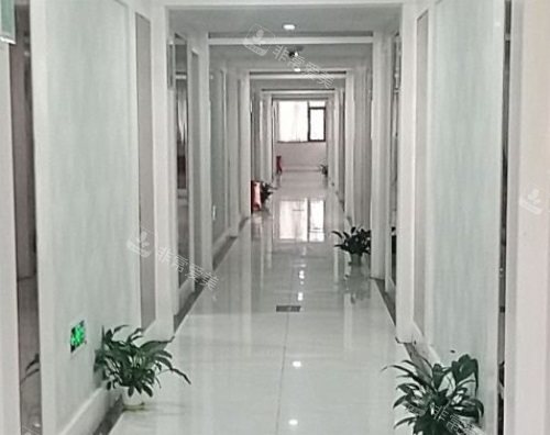 鄭州芳藝植發(fā)醫(yī)院走廊 鄭州芳藝植發(fā)醫(yī)院走廊