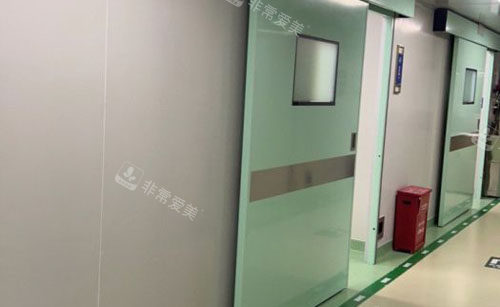 深圳富華醫(yī)療美容隆鼻手術(shù)室外景圖 深圳富華醫(yī)療美容隆鼻手術(shù)室外景圖