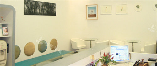 韓國(guó)雕刻整形外科前臺(tái)展示圖 韓國(guó)雕刻整形外科前臺(tái)展示圖