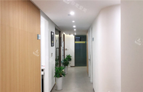 上海邁維齒科走廊環(huán)境 上海邁維齒科走廊環(huán)境