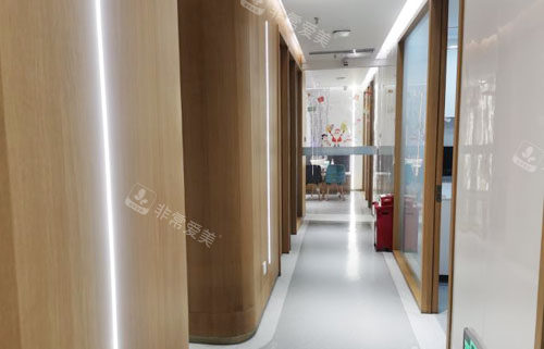 深圳佑諾口腔走廊環(huán)境實(shí)拍 深圳佑諾口腔走廊環(huán)境實(shí)拍