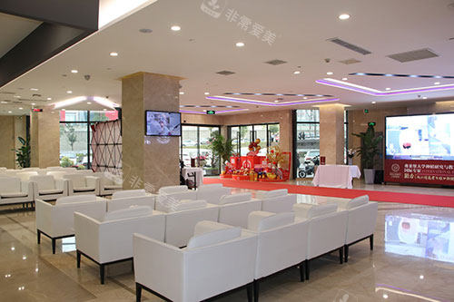 重慶福萊堡德品口腔醫(yī)院休息區(qū) 重慶福萊堡德品口腔醫(yī)院休息區(qū)