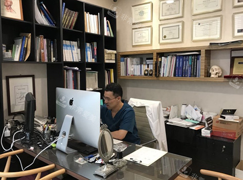 韓國碧夏整形院長室照片