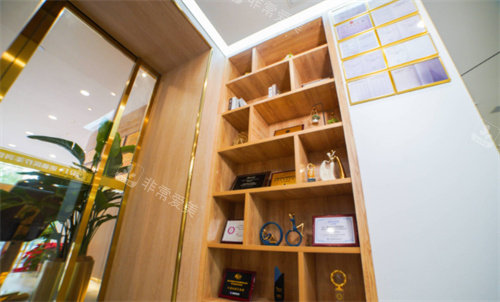 济南诺德整形陈列柜图 济南诺德整形陈列柜图