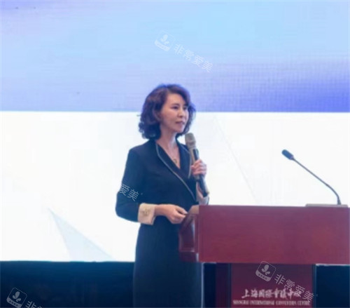 杜園園醫(yī)生演講照片 杜園園醫(yī)生演講照片