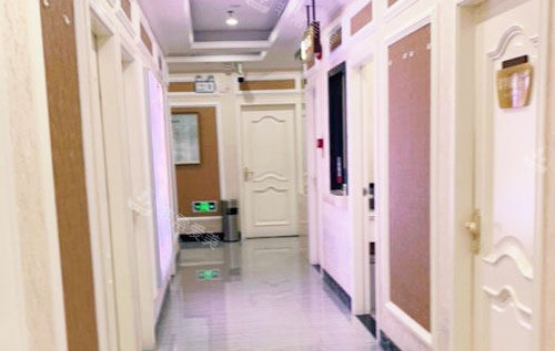 深圳蘭喬整形走廊環(huán)境實(shí)拍圖