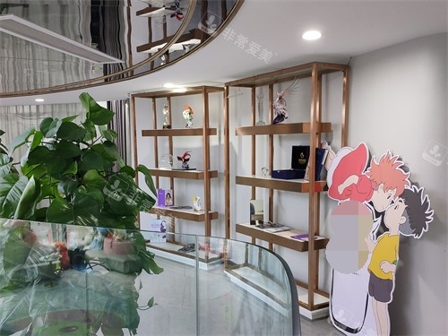重慶鉑生醫(yī)療美容門診部展示架 重慶鉑生醫(yī)療美容門診部展示架