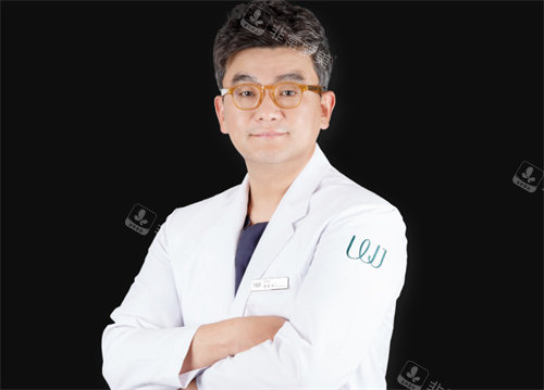 韓國(guó)原辰整形康文碩醫(yī)生圖