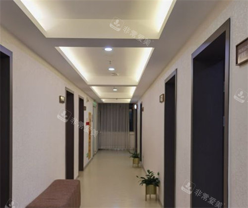 成都畫美整形醫(yī)院走廊 成都畫美整形醫(yī)院走廊