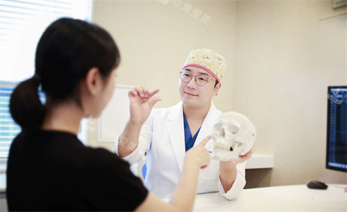 韓國1%整形醫(yī)院醫(yī)生面診圖 韓國1%整形醫(yī)院醫(yī)生面診圖