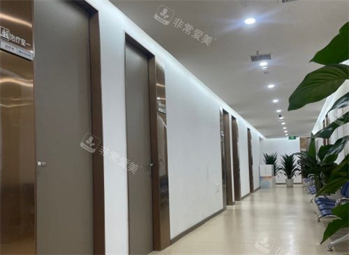 成都西區(qū)整形醫(yī)院走廊 成都西區(qū)整形醫(yī)院走廊