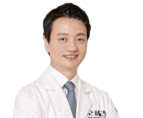 韩国异物取出好的医生，推荐韩国欧佩拉整形金锡汉医生！