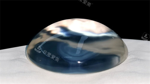 隆胸光面假體模擬圖 隆胸光面假體模擬圖