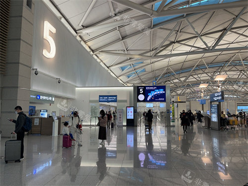 韓國(guó)仁川機(jī)場(chǎng)候機(jī)廳圖 韓國(guó)仁川機(jī)場(chǎng)候機(jī)廳圖