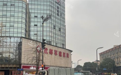 军建整形是成都吸脂很有名的医院，来看看吸脂技术优势吧