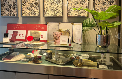 韓國TOXNFILL皮膚科醫(yī)院展示柜 韓國TOXNFILL皮膚科醫(yī)院展示柜