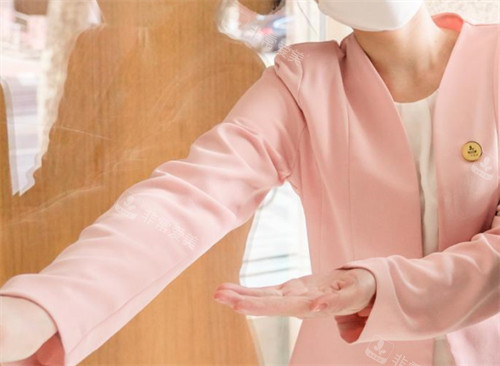 非常愛美工作人員的體貼服務(wù) 非常愛美工作人員的體貼服務(wù)