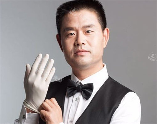 李保鍇醫(yī)生個(gè)人照 李保鍇醫(yī)生個(gè)人照