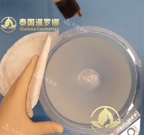 隆胸假体展示图