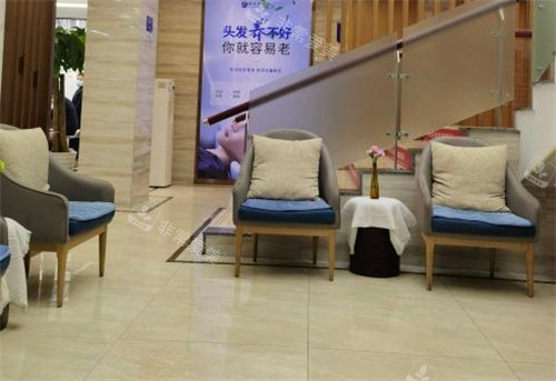 1700208833479248.jpg 合肥曙光植發(fā)醫(yī)院休息區(qū)