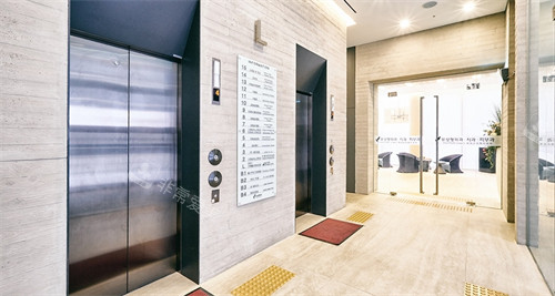 韩国必妩电梯口环境