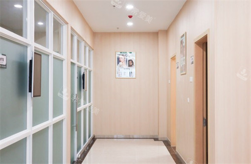 成都東籬整形醫(yī)院走廊 成都東籬整形醫(yī)院走廊