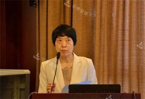 岳以英个人照