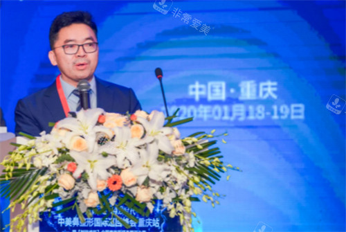 王旭明醫(yī)生參加研討會時(shí)的樣子 王旭明醫(yī)生參加研討會時(shí)的樣子