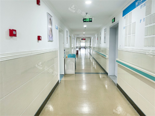 成都西部中西医结合医院走廊环境