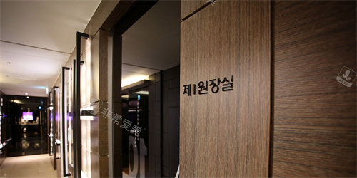 ​韩国yaan皮肤科人气很高，大家都喜欢去它家做皮肤抗衰美容！
