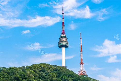 韩国南山塔白天景色