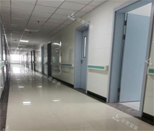 唐山市眼科医院走廊环境图