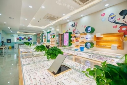 青岛福柏眼科医院验配室