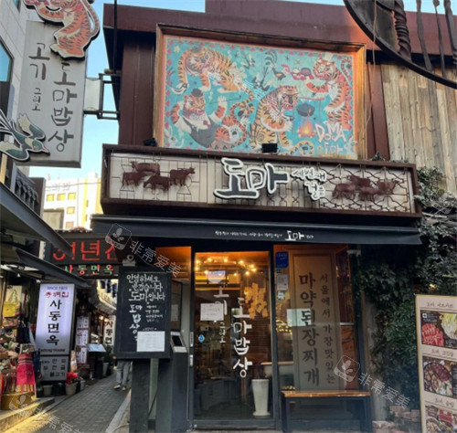 弘大菜板烤肉店門頭環(huán)境
