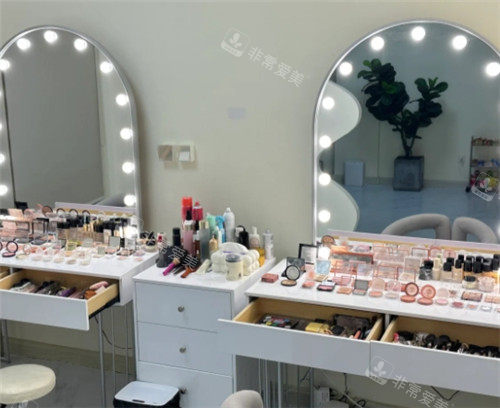 韩国江南平价化妆室集合！各种妆造和服装都非常到位 重点是价格合适！