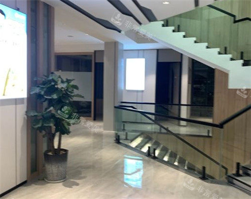 1716262177960603.jpg 莆田青逸植發(fā)醫(yī)院大廳一角.jpg