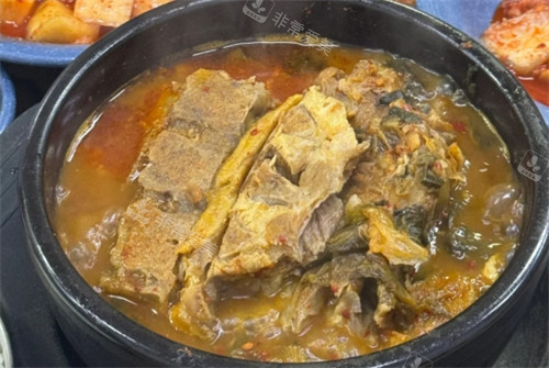 熱氣騰騰的脊骨湯