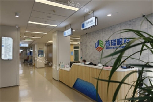 郑州普瑞眼科医院前台
