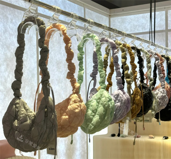 Carlyn云朵包展示 Carlyn云朵包展示