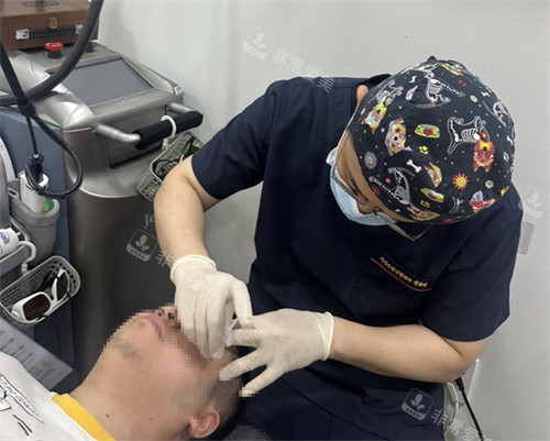 男孩子去皮膚科打玻尿酸 男孩子去皮膚科打玻尿酸