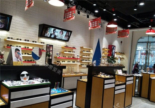 重庆雷诺眼镜店内环境.jpg