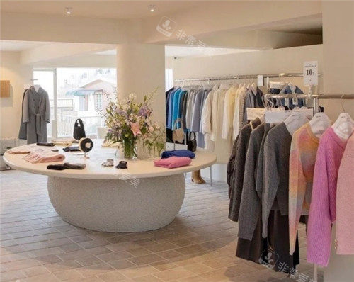 韓國(guó)服裝店內(nèi)展示圖片 韓國(guó)服裝店內(nèi)展示圖片